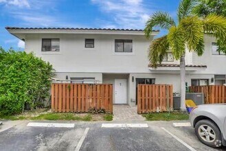 Building Photo - 7850 Lago Del Mar Dr