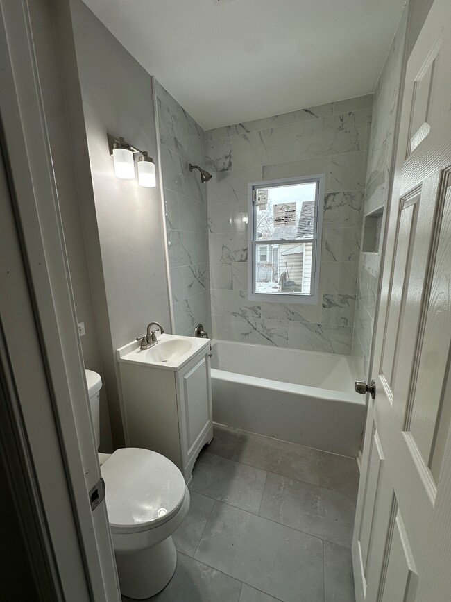 Baño - 10741 S Glenroy Ave