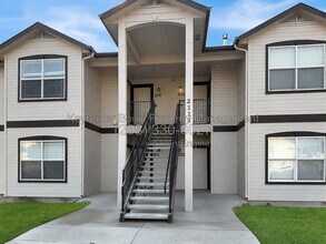 Building Photo - 2111 E White Oak Ct