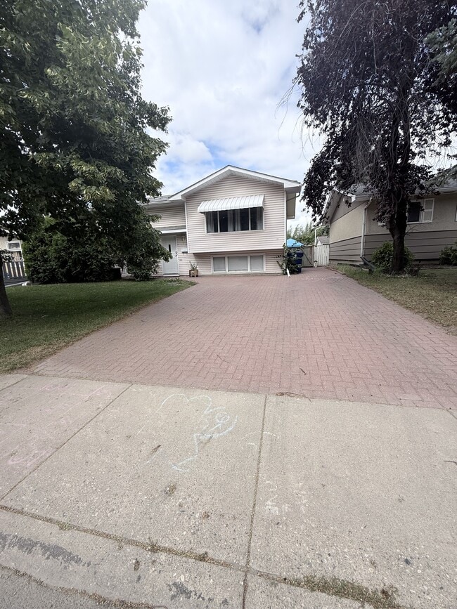 Building Photo - 242 Carleton Dr