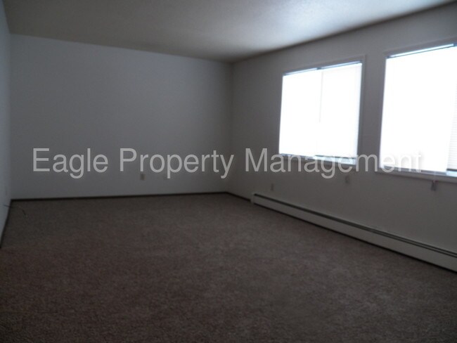 Foto del edificio - Hiawatha Large 2 Bedroom Heat/Water Paid!!