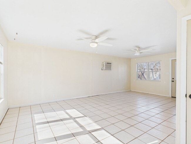 Building Photo - 512 Kraupahen St