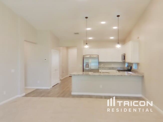 Foto del edificio - 12337 W Glenn Dr