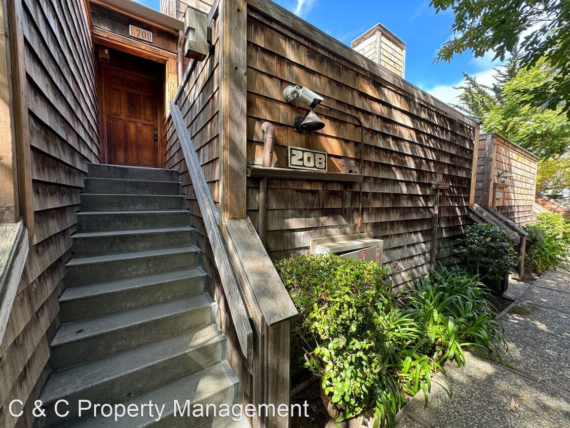 Primary Photo - 2 br, 1 bath House - 461 Dela Vina Avenue,...