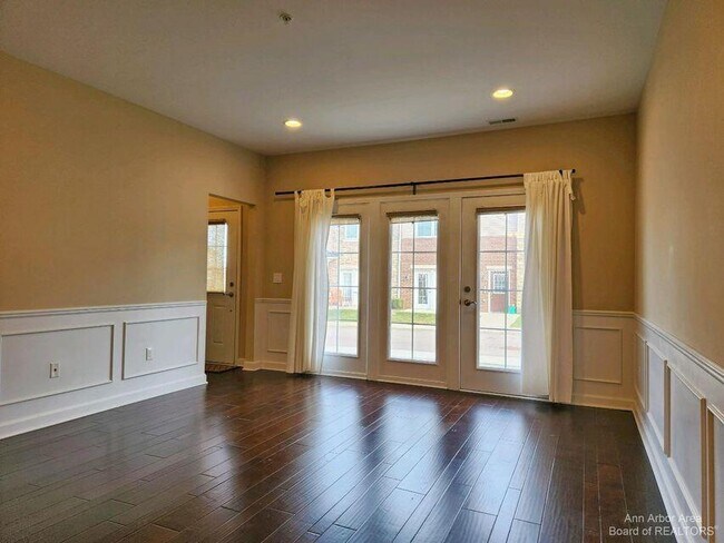 Foto del edificio - 5643 Arbor Chase Dr