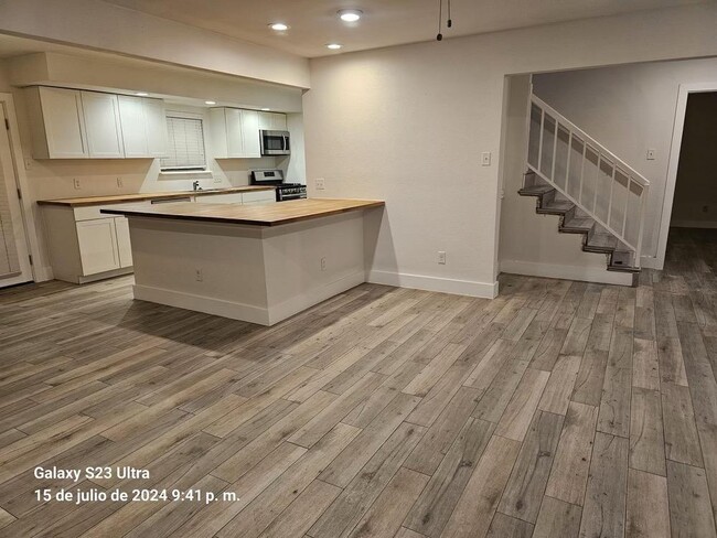 Building Photo - 12810 Silver Creek Dr