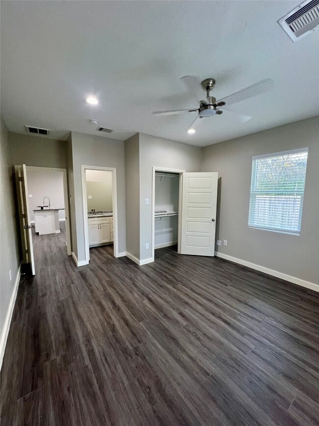 Building Photo - 9811 Leath St