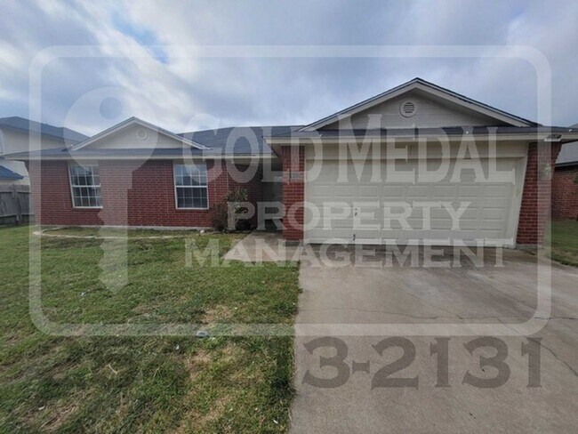 Building Photo - Charming 4-Bed, 2-Bath now available for r...
