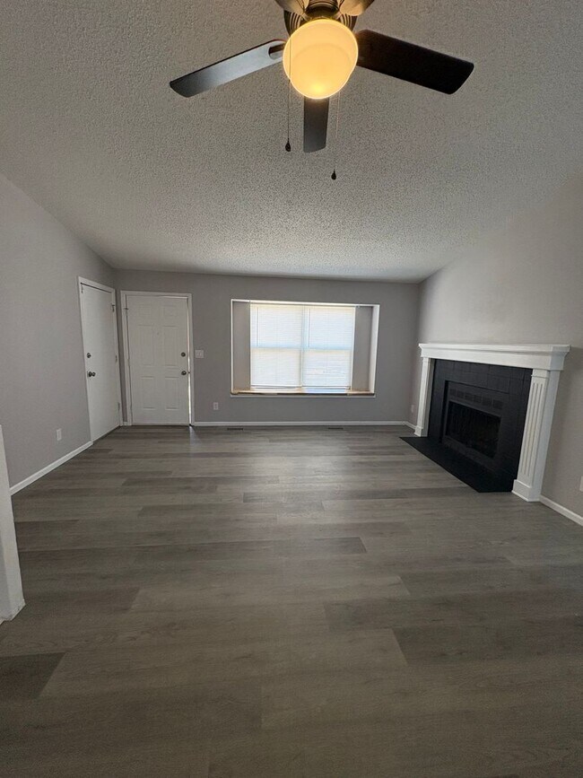 Foto del edificio - Newly Remodeled 3 Bedroom 2 Bath Home on Huge Corner Lot