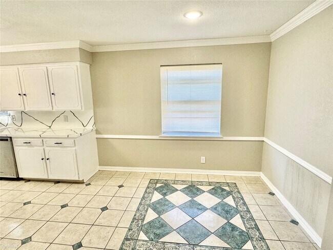 Building Photo - 4 br, 2.5 bath House - 3165 Darvany Dr