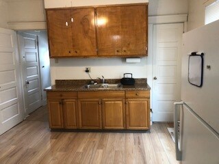 kitchen - 1362 Edwards Ave