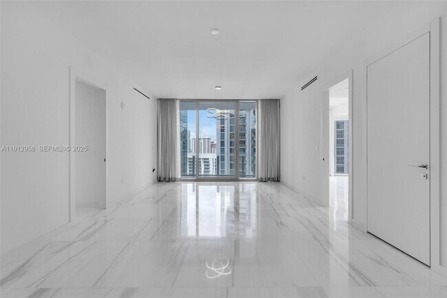 Foto del edificio - 300 Biscayne Blvd Way