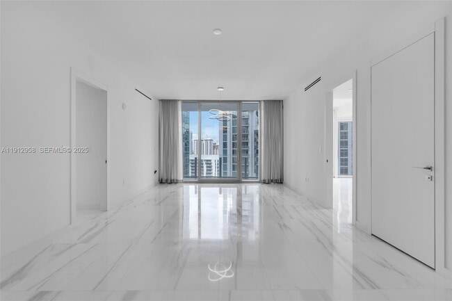 Building Photo - 300 Biscayne Blvd Way