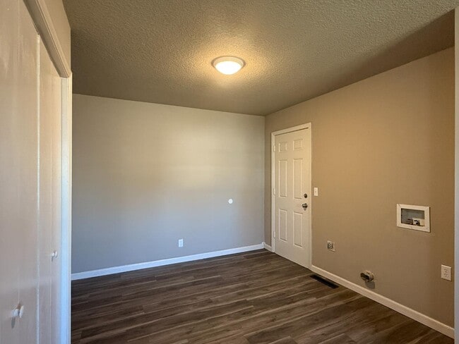 Foto del edificio - 2416 Haskell St