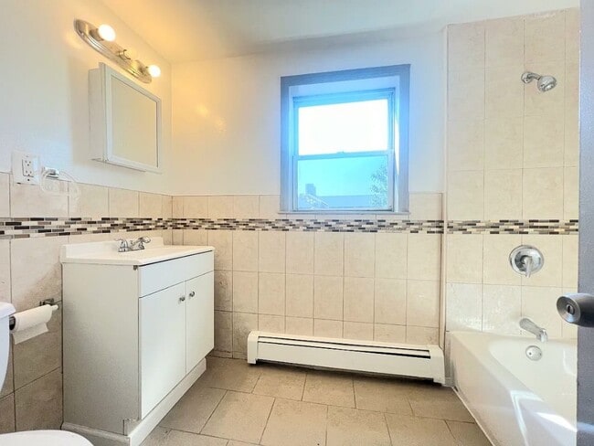 Foto del edificio - 47 Fleming Ave