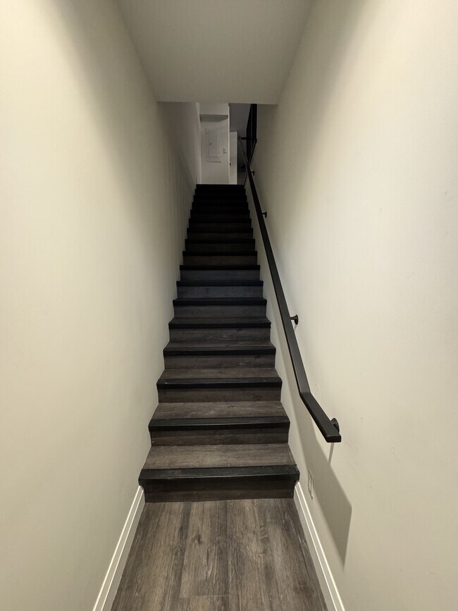 Photo du bâtiment - 619 Mount Pleasant Rd