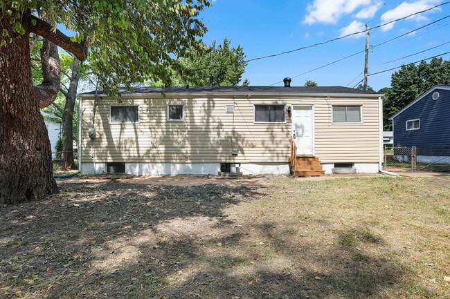 Building Photo - 1050 Ozment Dr