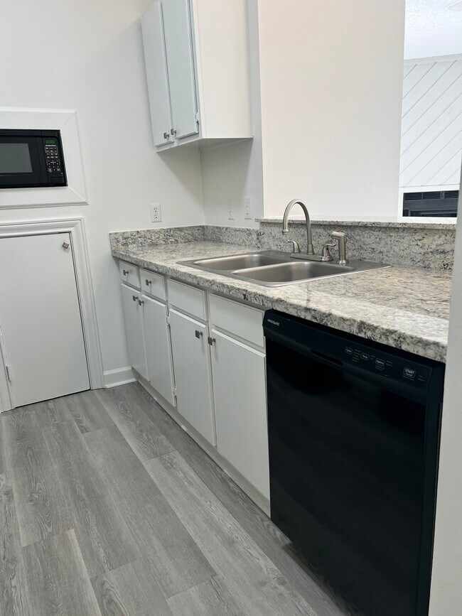 Foto del edificio - 13745 Kenner Ave