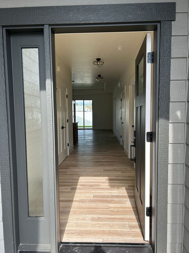 Foto del edificio - Gorgeous Custom Condo in Hamilton