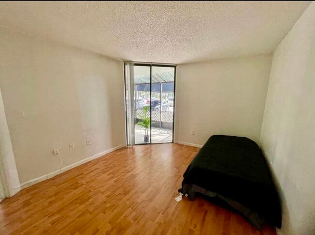 Foto del edificio - 8305 SW 152nd Ave
