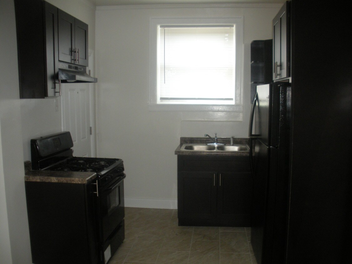 Primary Photo - 9109 S Beverly Blvd