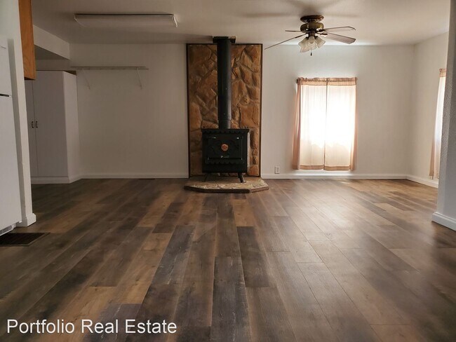 Foto del edificio - 3 br, 1 bath House - 4325 Star Dr NE
