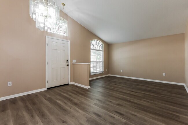 Foto del edificio - 515 Somerstone Dr