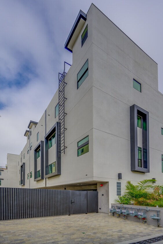 11743 Avon Way, Los Angeles, CA 90066 House Rental in Los Angeles, CA