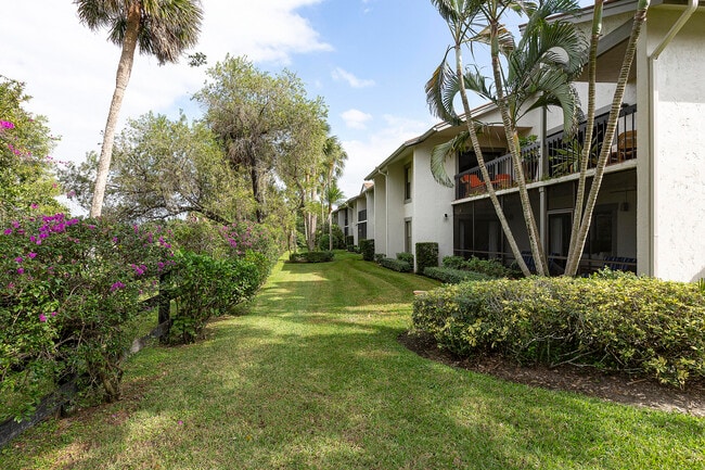 Building Photo - 11355 Pond View Dr