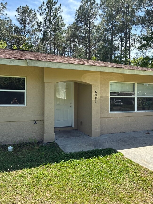 Building Photo - Beautiful 3/2 duplex