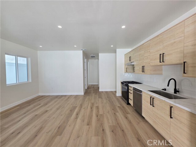 Foto del edificio - 17101 Kingsbury St
