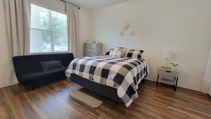 Foto principal - 6519 W Newberry Rd