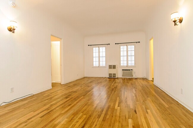 Foto del edificio - 140 Roxbury Dr