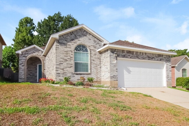 Building Photo - 2309 Highland Crossing Dr