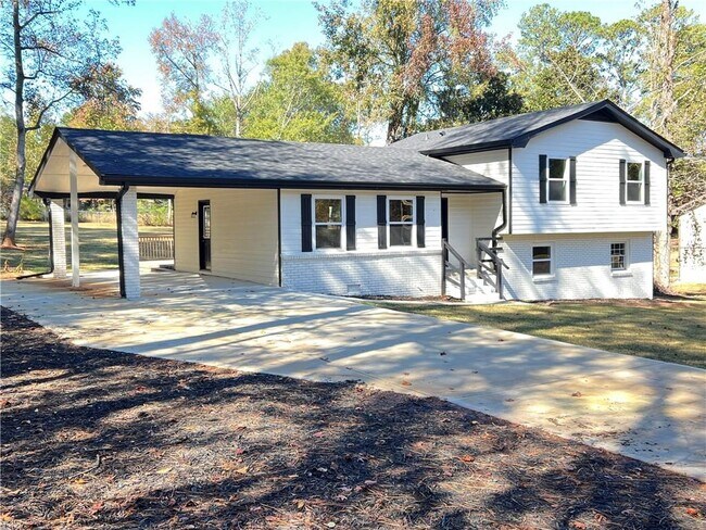 Building Photo - 550 Oglesby Bridge Rd SE