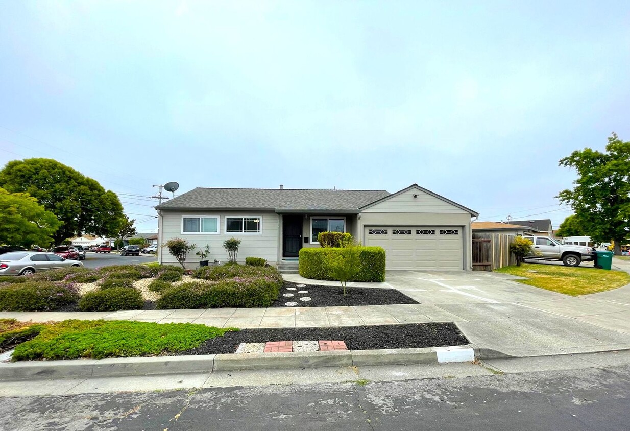 Primary Photo - 812 Adeline Street, Hayward, CA 94544