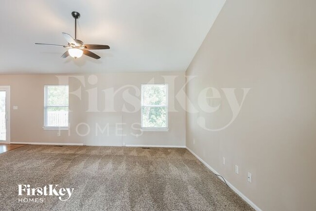 Foto del edificio - 3017 Valley Oaks Dr