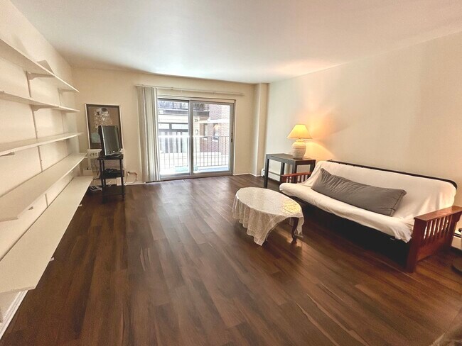 Foto del edificio - 1567 Ridge Ave
