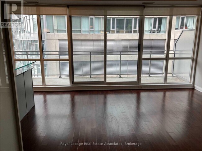 Building Photo - 220 Victoria St