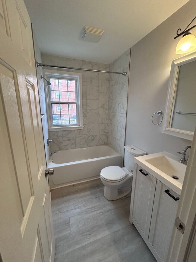 Foto del edificio - Available Now! | Fully Remodeled 2 Bed, 1 Bath | Northside RVA