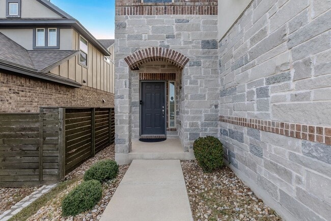 Foto del edificio - 3651 Sandy Brook Dr