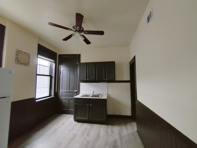 Building Photo - 3019 S Parnell Ave
