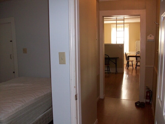 Building Photo - 543 Reid St