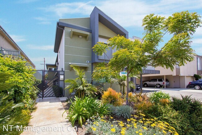 Building Photo - 2 br, 2 bath Apartment - 12618 Pacific Ave...