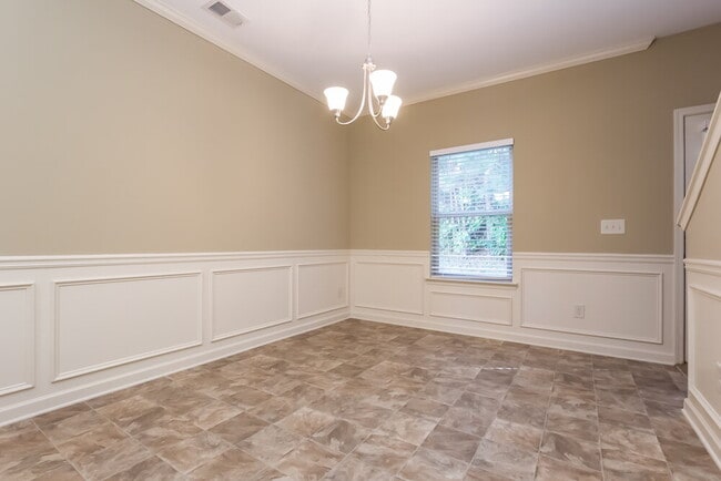 Building Photo - 335 Holbrook Dr