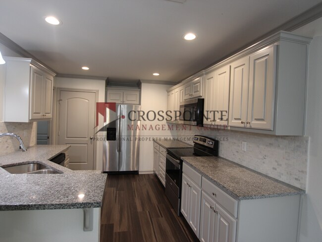 Foto del edificio - Beautiful 3 Bedroom 2 Bathroom Townhouse in South Tyler! 1/2 OFF FIRST FULL MONTH