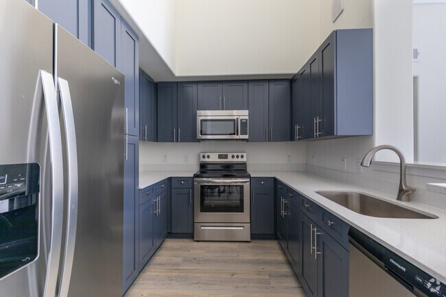 Cocina renovada con cuarzo y acero inoxidable - The Briar
