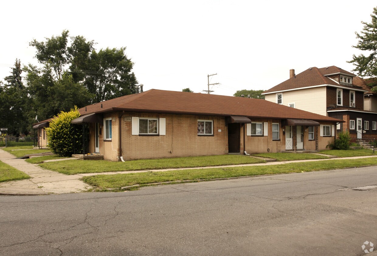 Building Photo - Wells Apartments