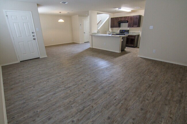 Foto del edificio - 2105 Oakwood Forest Dr