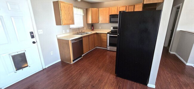Foto del edificio - 5 Bedroom, 2 Bathroom Home For Rent In Wes...